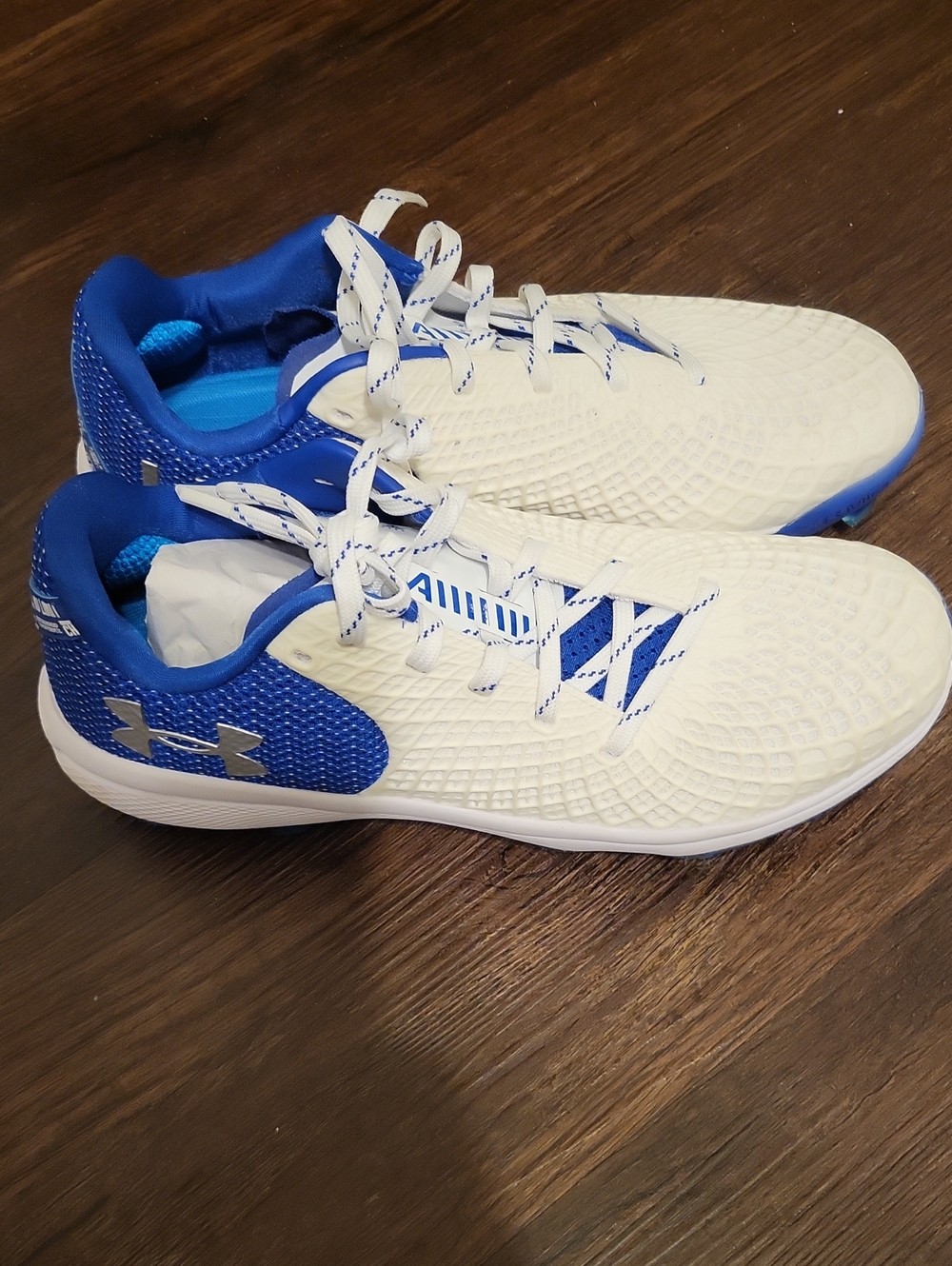 Under Armour Womens White & Blue Softball Cleats, New